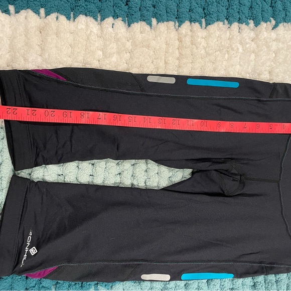 Women’s exercise crops - Picture 4 of 8